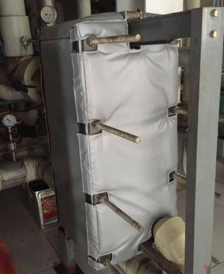 板式<a href=http://m.89986.cn/e/tags/?tagname=%E6%8D%A2%E7%83%AD%E5%99%A8%E4%BF%9D%E6%B8%A9 target=_blank class=infotextkey>換熱器保溫</a>套