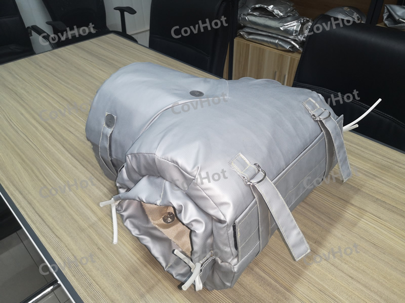 ? ? ? ?冬季氣溫逐漸變冷，我們大家自覺不自覺的都穿上了厚厚的衣服御寒。那么問題來了，我們的設備是否“穿暖”了？要不要穿些東西？穿哪些可以溫暖過冬？ ? ? ? ?石油，電力，化工等很多行業裝置每年冬季都會開展設備防凝凍工作，目的就是不凍壞一臺設備、一條管線。設備凝凍只是因為環境溫度的降低，解決這個問題常規來說不外乎就是做保溫。 ? ? ? ?為此，科好特開發了可以與閥門及設備一同工作的可拆裝保溫產品，安裝和拆卸變得容易，可反復使用。<a href=http://m.89986.cn/e/tags/?tagname=%E9%98%80%E9%97%A8%E4%BF%9D%E6%B8%A9 target=_blank class=infotextkey>閥門保溫</a>產品用材屬于輕質柔性無石棉材料，在高度復雜和狹窄的區域同樣可以很好使用，無論是截止閥、球閥等均可安裝。通常用戶只需提供閥門名稱型號和同一型號數量清單即可訂購相應的可拆卸<a href=http://m.89986.cn/e/tags/?tagname=%E9%98%80%E9%97%A8%E4%BF%9D%E6%B8%A9%E5%A5%97 target=_blank class=infotextkey><a href=http://m.89986.cn/e/tags/?tagname=%E9%98%80%E9%97%A8%E4%BF%9D%E6%B8%A9 target=_blank class=infotextkey>閥門保溫</a>套</a>了，特殊類型需要提供詳細規格或尺寸。可拆卸<a href=http://m.89986.cn/e/tags/?tagname=%E9%98%80%E9%97%A8%E4%BF%9D%E6%B8%A9 target=_blank class=infotextkey>閥門保溫</a>產品外觀漂亮整潔、表面可擦洗，環保，無污染。 ? ? ? ?給閥門穿上“保暖衣”，給企業“錦上添花”！